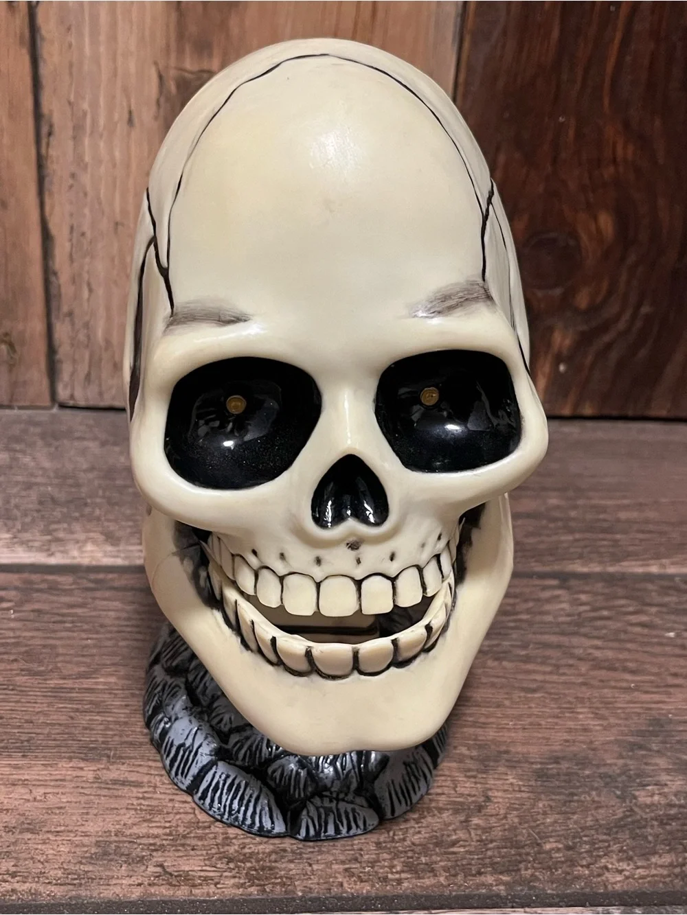 Animated talking skull. Halloween